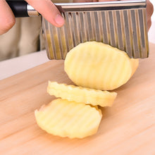 Load image into Gallery viewer, Carrot Waves Cutting Slicer