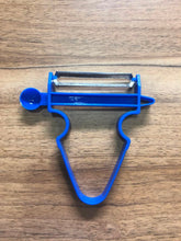 Load image into Gallery viewer, Cutter Multi-purpose Peeler